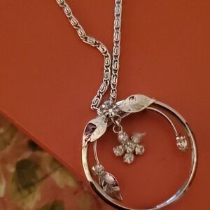 Chic Silver Floral Circle Necklace